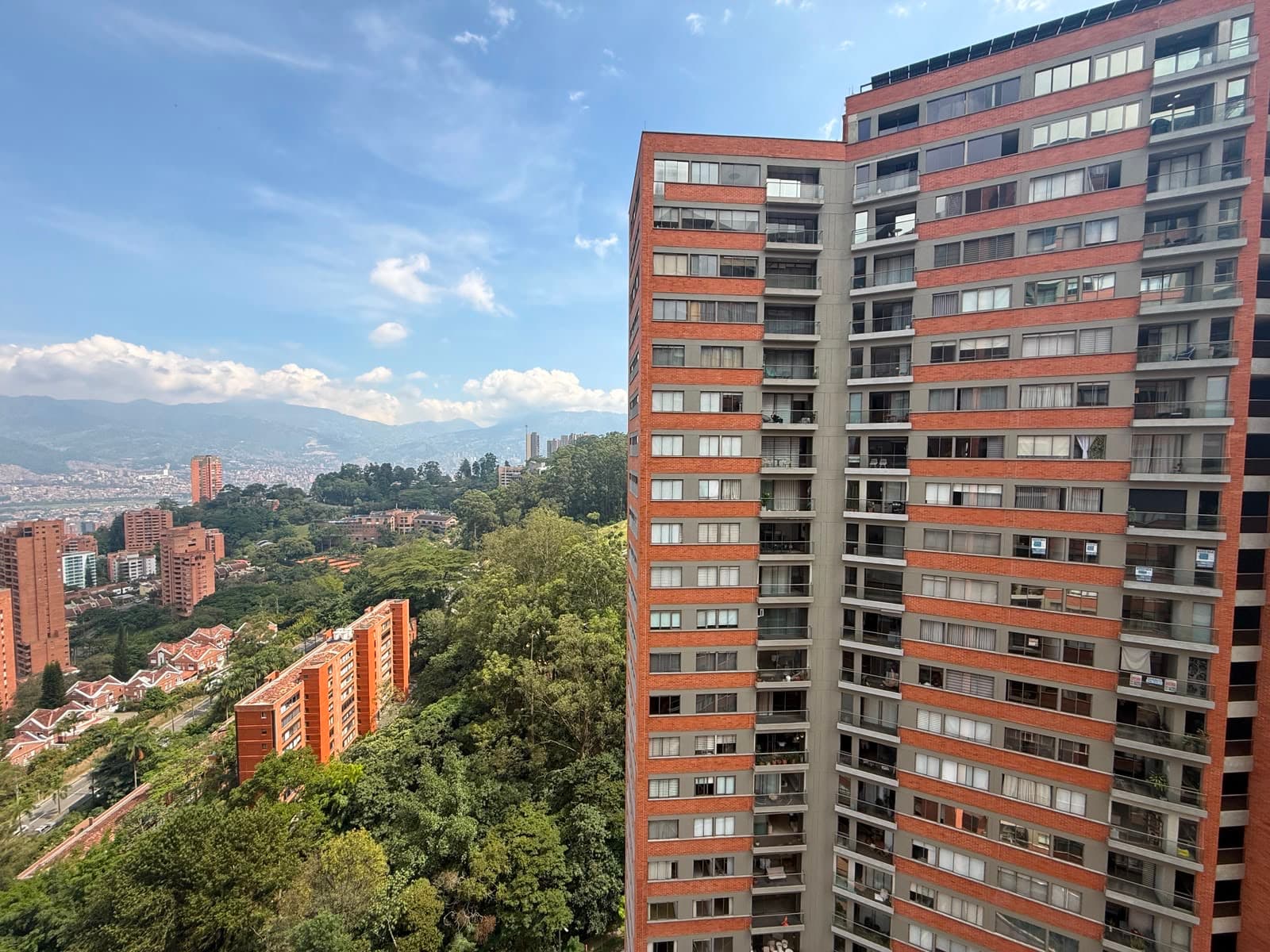 Apartamento en alquiler amoblado en altos de poblado