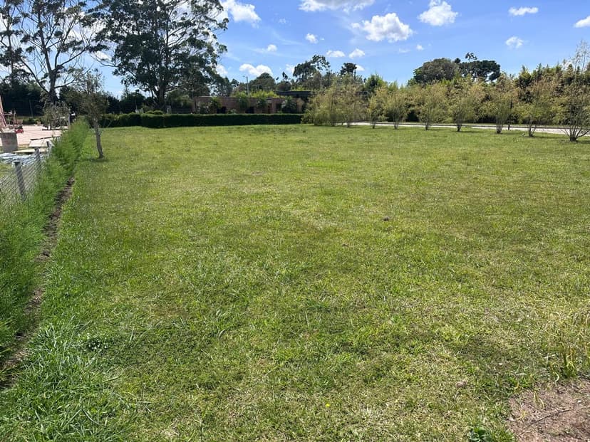 Se vende lote sector club Llanogrande 