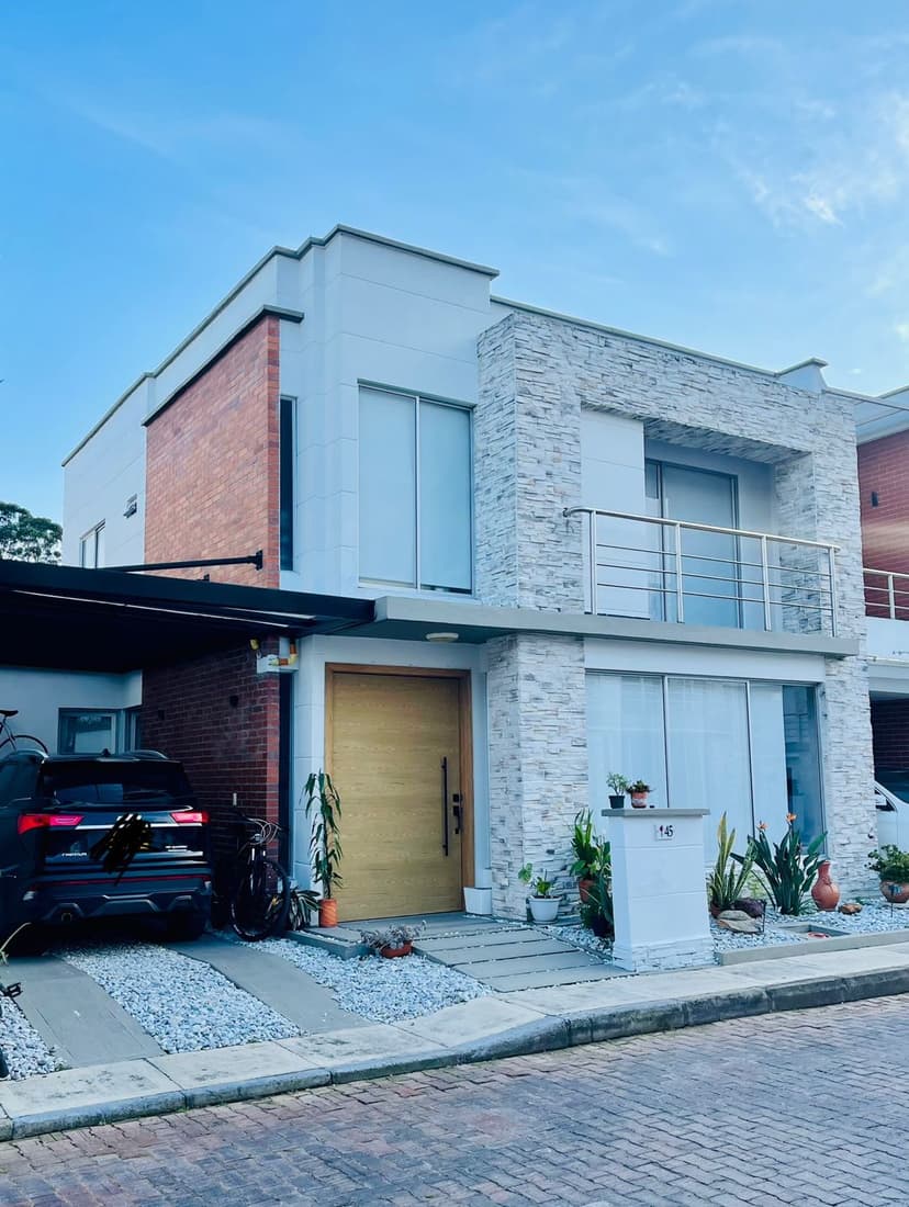 Se alquila casa en unidad cerrada en la Ceja cerca al centro comercial
